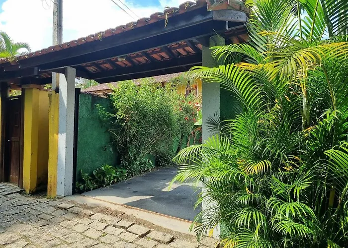 Casa Com Churrasqueira E Jardim Perto Da Praia