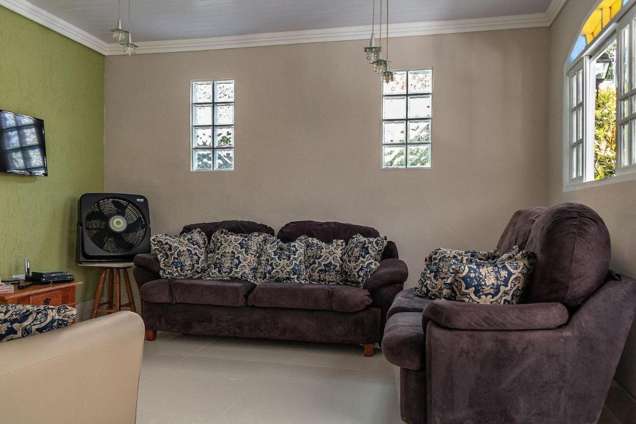 Casa Com Churrasqueira E Jardim Perto Da Holiday home
